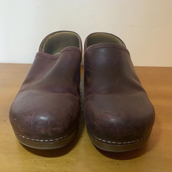 Dansko Women’s 9 9.5 (40) Brenna Red Burgundy Leather Clog Slip On Professional - Picture 2 of 10